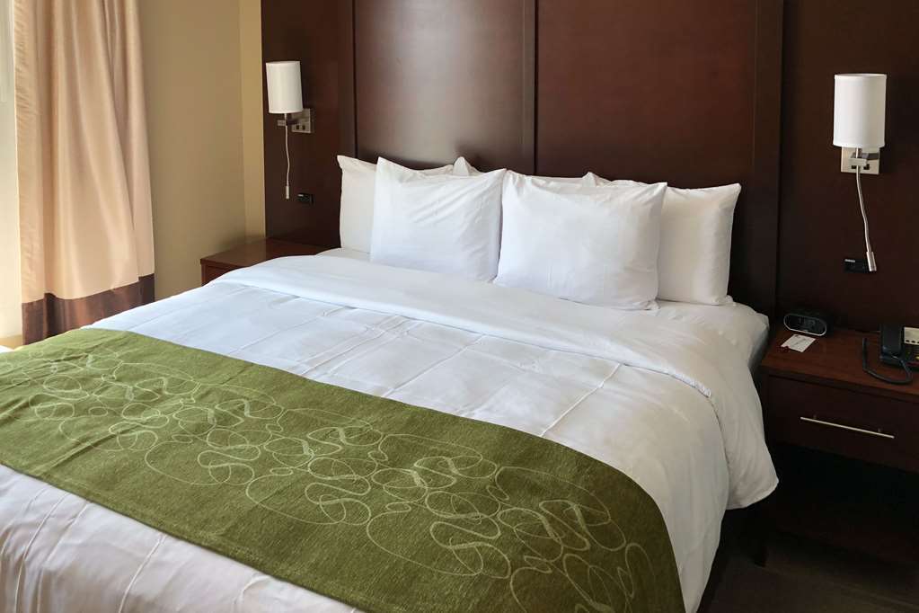 Comfort Suites Ліберал Номер фото